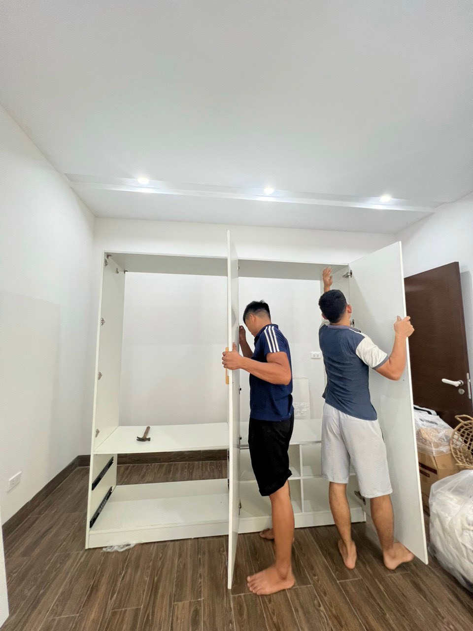 Tháo lắp tủ